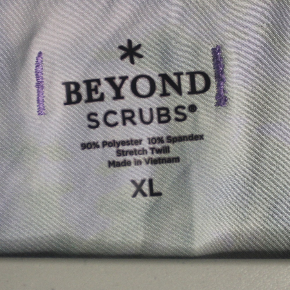 PreLoved Beyond Scrubs Womens Butterfly Floral Tie Dye  Scrub top in Sz (XL) - Picture 7 of 11